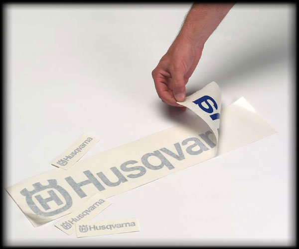 Esempio adesivo prespaziato Scritte prespaziate adesive