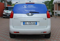 Adesivo oneway su lunotto